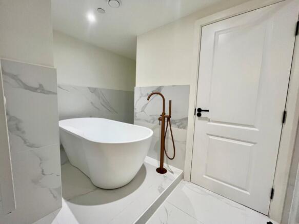 2 bed Apartment to rent Image 8