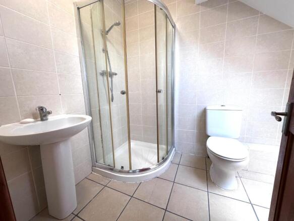 3 bed Terraced to rent Image 12