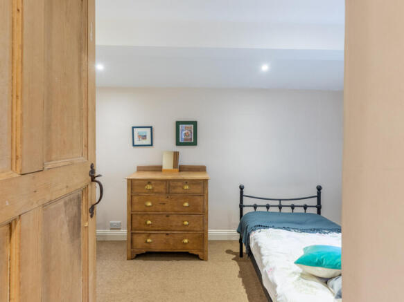 2 bed Terraced for sale Image 12