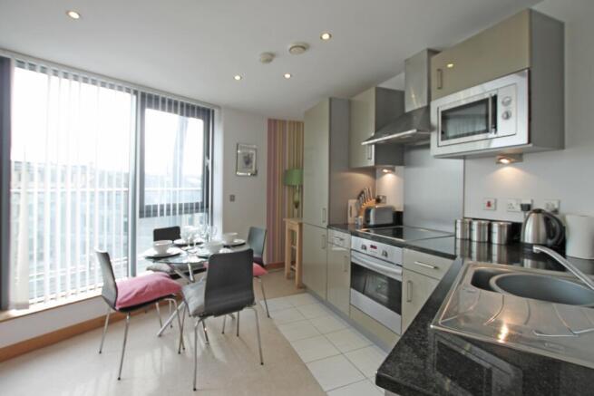 2 bed Duplex to rent Image 4