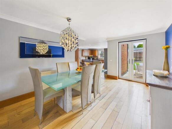 4 bed Detached for sale Image 9