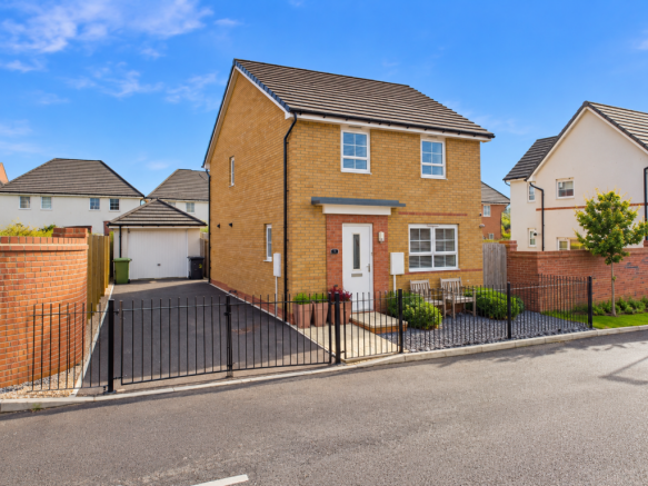 4-bed detached on Trenchard Drive, Berry Hill, Coleford, £375,000