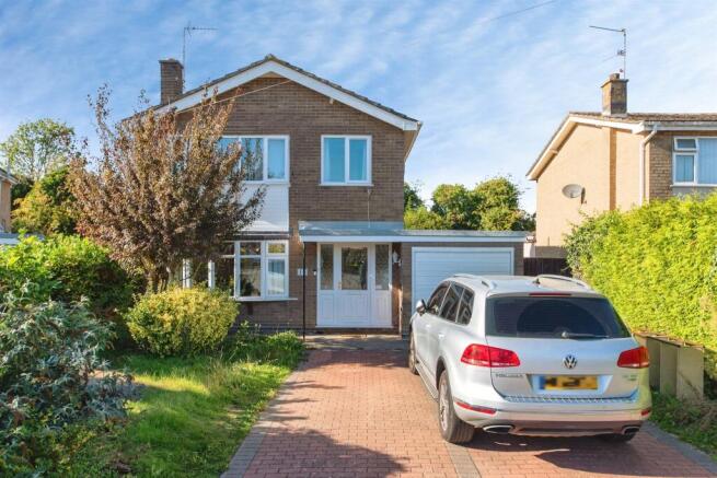 3-bed detached on Mayfair Drive, Spalding, £280,000