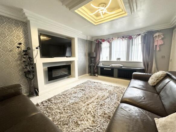 8 bed Detached for sale Image 4