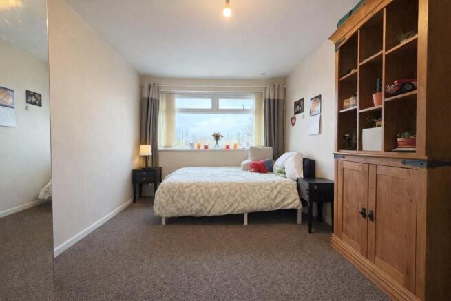 4 bed Semi-Detached for sale Image 7