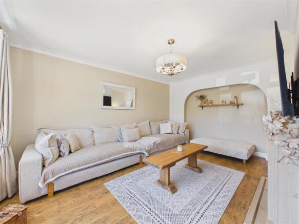 4 bed Detached for sale Image 8