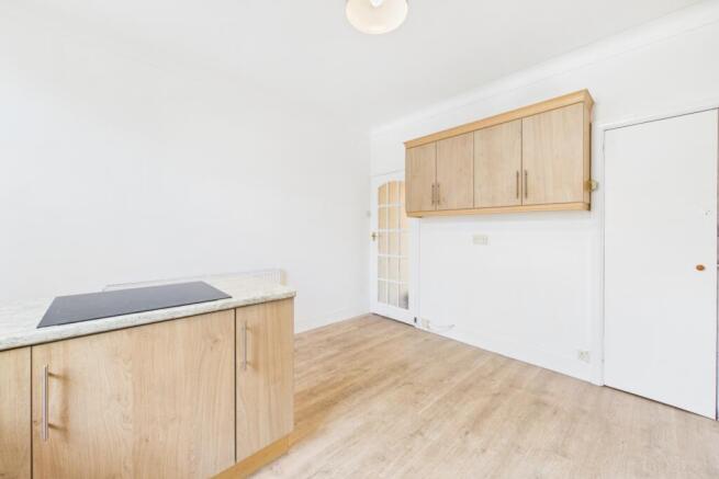 3 bed Terraced to rent Image 4