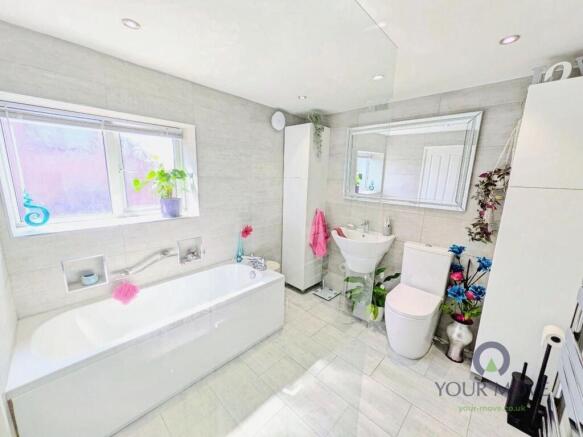 4 bed Semi-Detached for sale Image 8