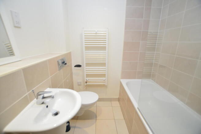 2 bed Apartment to rent Image 10