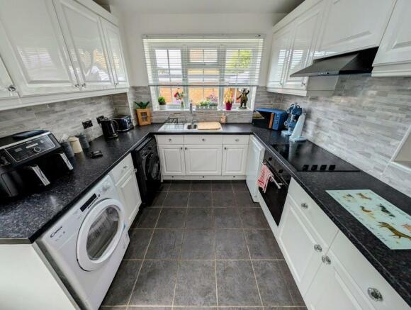 87 Dorset Way kitchen 2.jpg