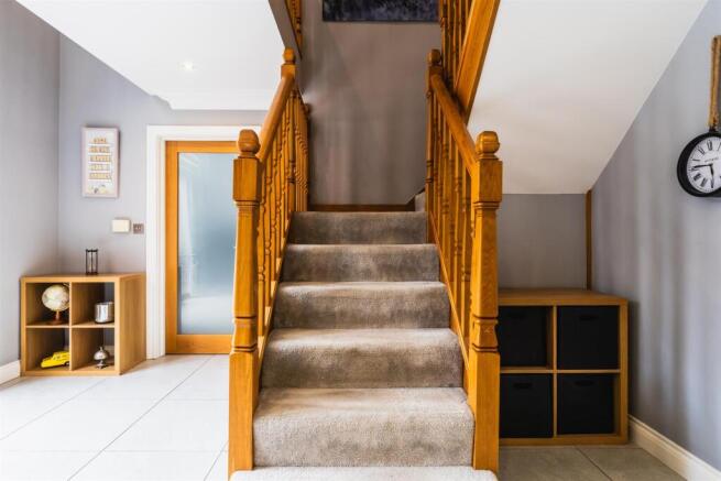 5 bed Detached for sale Image 6
