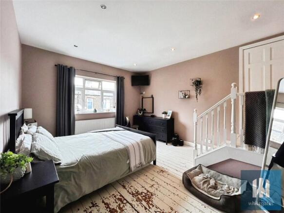 4 bed Detached for sale Image 9