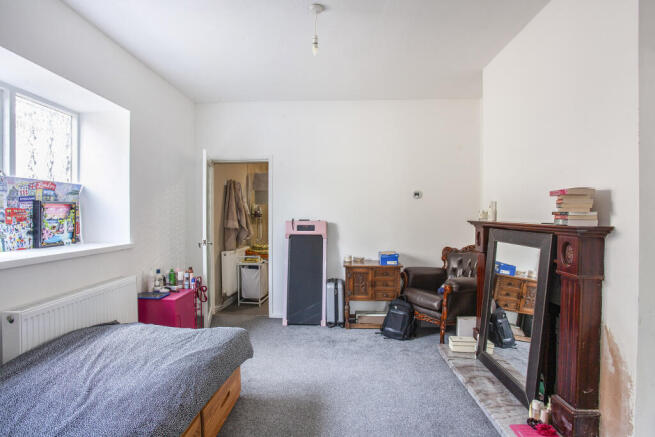 4 bed Semi-Detached for sale Image 10