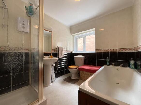 2 bed Apartment for sale Image 7