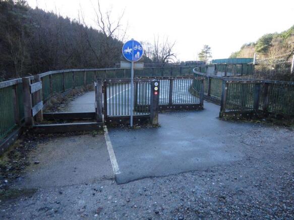 Access to Footbridge