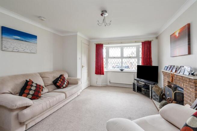 24 Glendon Way_1.jpg