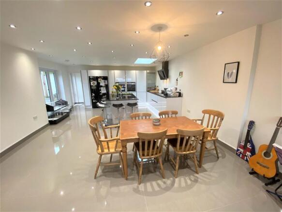 KITCHEN/DINING/FAMILY ROOM