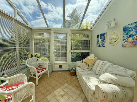 4 bed Semi-Detached for sale Image 6