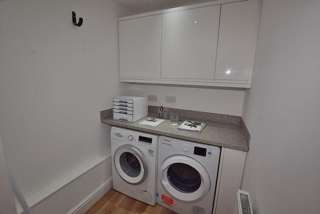 2 bed Flat for sale Image 7