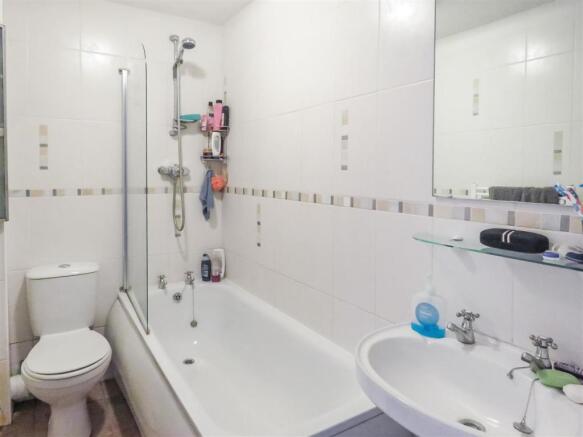 Bathroom.JPG