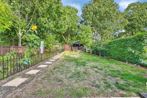 Farmclose Road, Wootton, Northampton