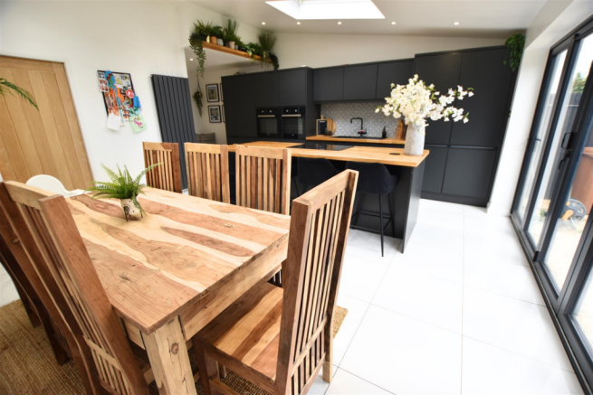 KITCHEN DINER