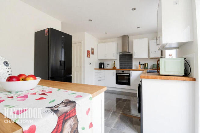 4 bed Town House for sale Image 8