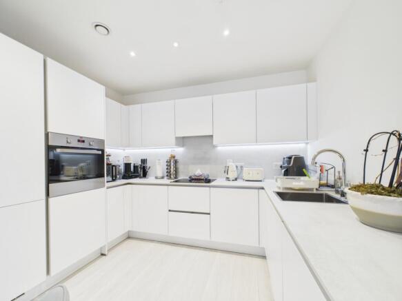 CAM03750G0-PR0085-STILL012