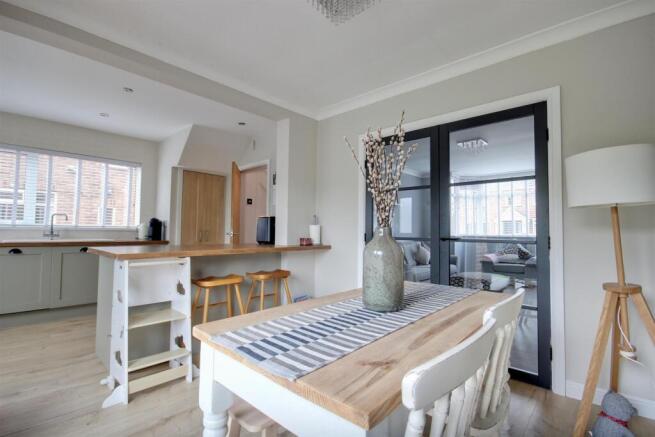 3 bed Semi-Detached for sale Image 5