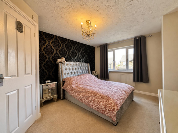 4 bed Detached for sale Image 12