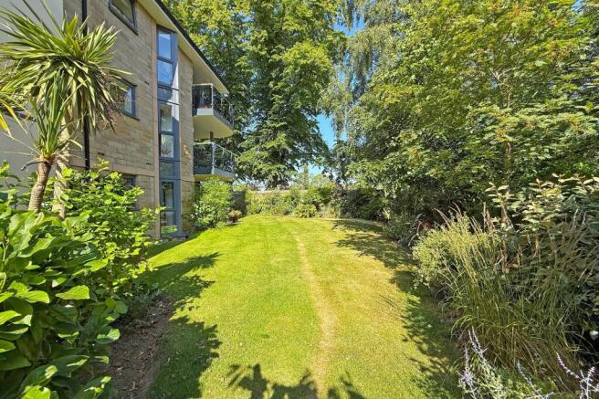 2 bed Apartment for sale Image 5