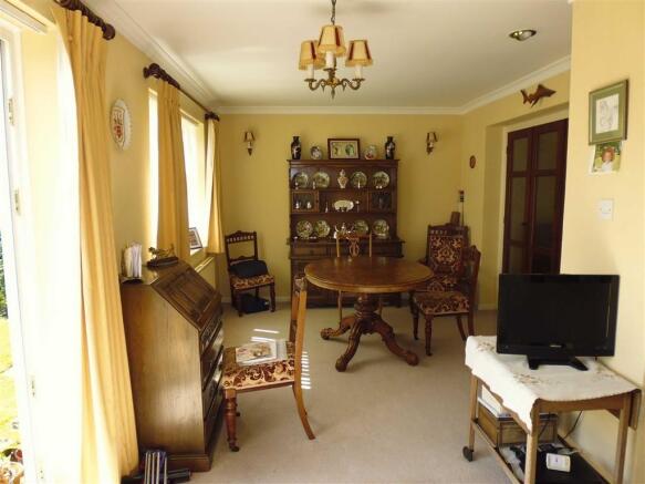 Sitting/Dining Room