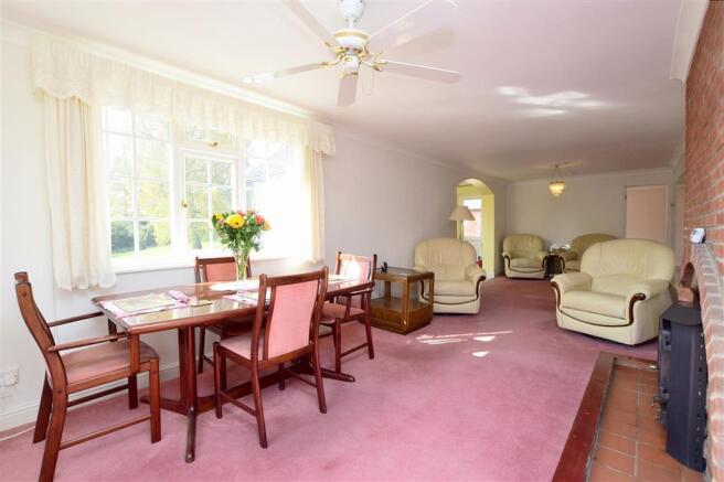 Lounge /Dining Room