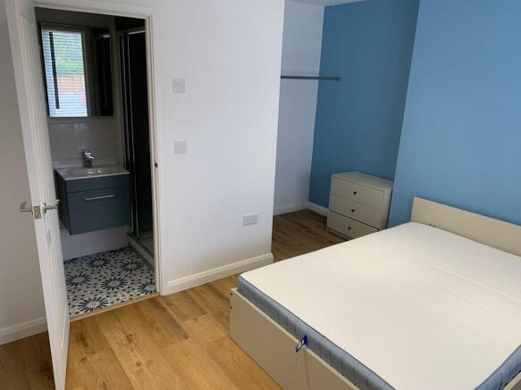 fe587ef7-f2a8-4e8...