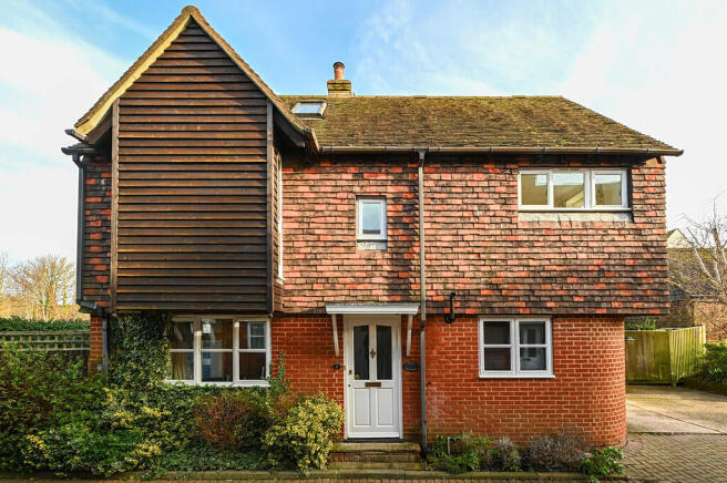 6 forge mews tn31...