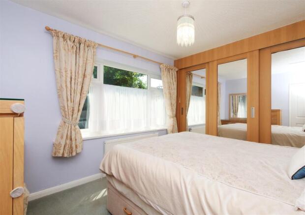 3 bed Semi-Detached Bungalow for sale Image 7