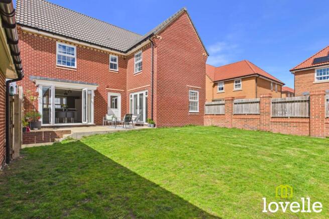 4 bed Detached for sale Image 7