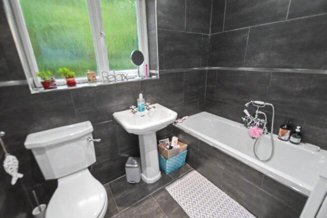 3 bed Semi-Detached for sale Image 11