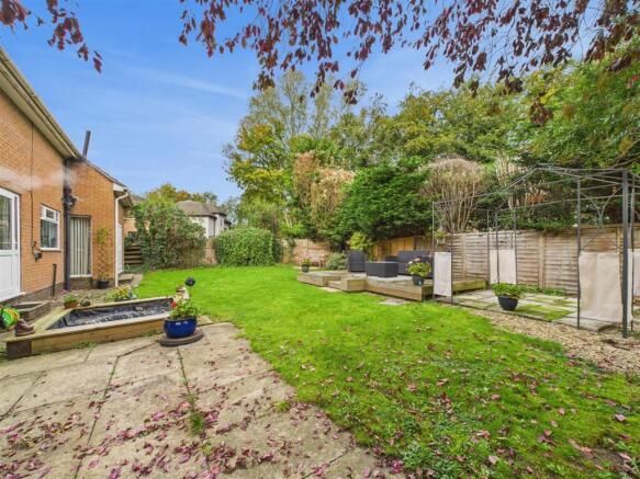 4 bed Detached for sale Image 9