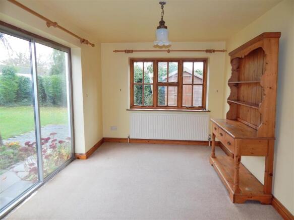 DINING ROOM.JPG