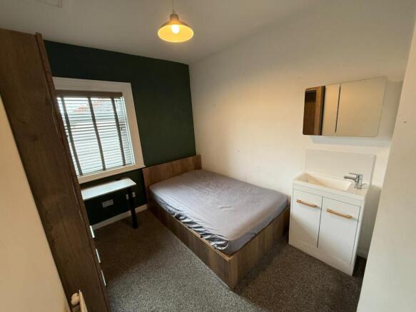 1 bed House Share to rent Image 12