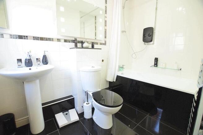 En-suite bathroom to master bedroom