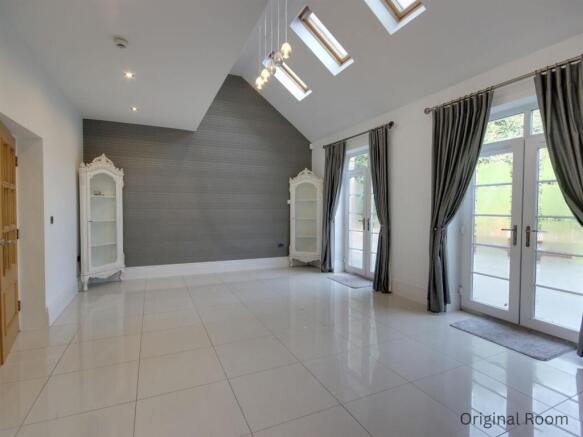 4 bed Detached for sale Image 10
