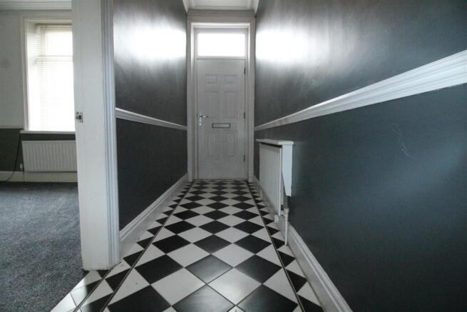 2 bed Terraced to rent Image 4