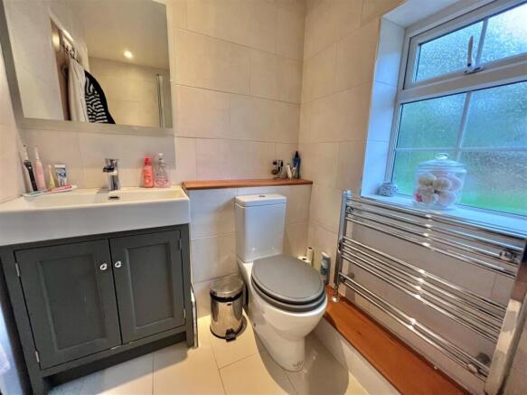 Bathroom 2.jpg
