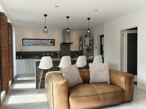 3 bed Semi-Detached for sale Image 9