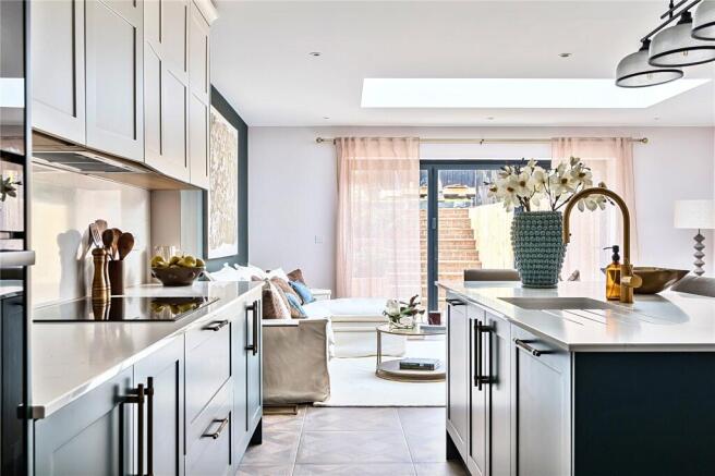 Queens Road, Weybridge, KT13 photo 4