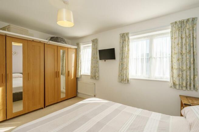 Bedroom 1 (2).jpg