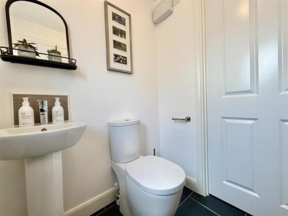4 bed Detached for sale Image 12