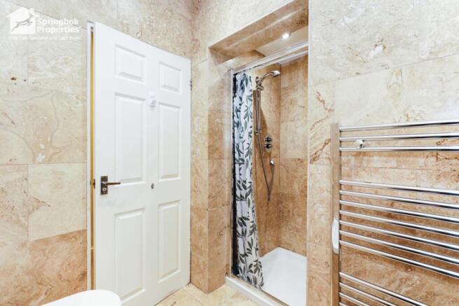 2 bed Ground Flat for sale Image 8
